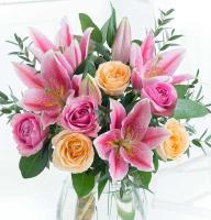 gorgeous-bouquet-pink-orange-roses-stargazer-lilies